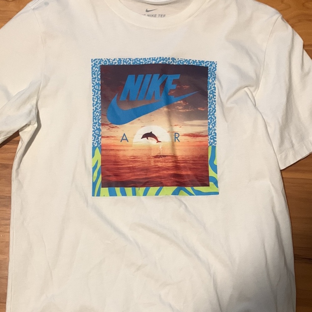 Nike Air Medium Dolphin Graphic